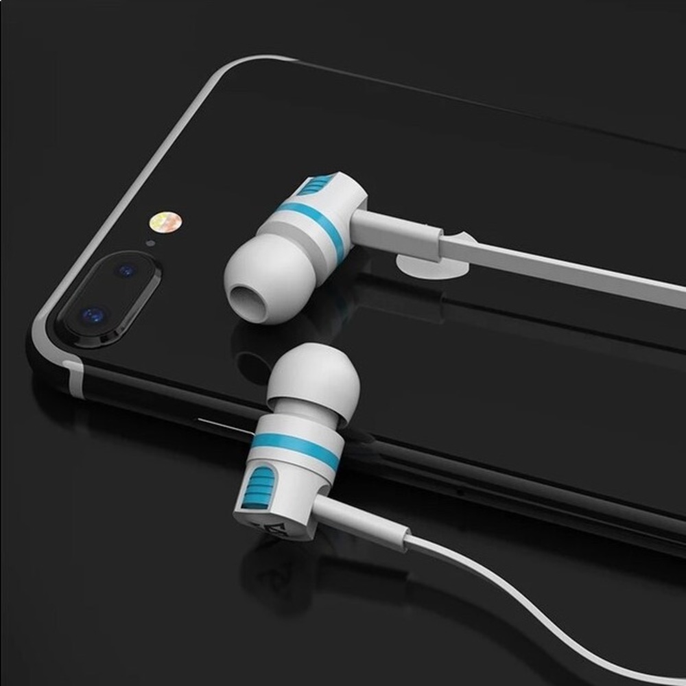 White Super Bass Headset - Picture 2 of 3
